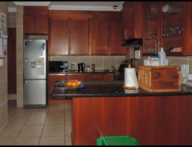 3 BEDROOM HOUSE FOR SALE IN THATCHFIELD